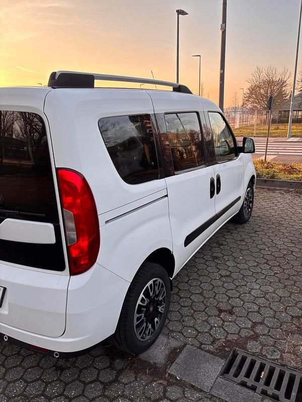 Gebraucht Fiat Doblò 120 PS (88 kW) 2019 Weiß Van / Kleinbus
