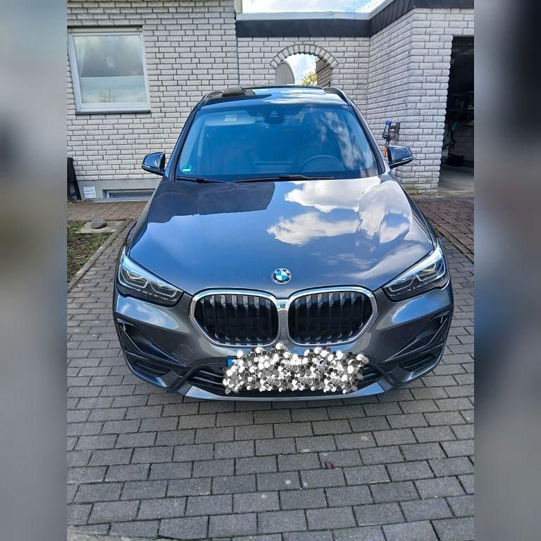 Grau Gebraucht 2019 BMW X1 Sport Line SUV | 21.499 € (Fairer Preis) - Bild 1/4