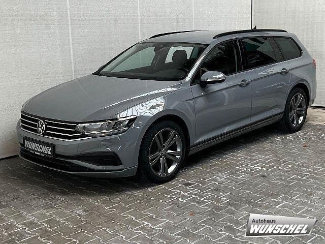 Gebraucht VW Passat Basis 150 PS (110 kW) 2023 Grau Kombi