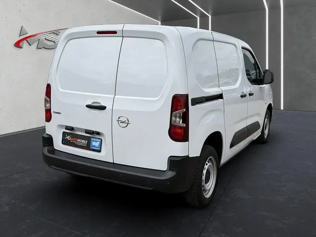 Gebraucht Opel Combo Basis 102 PS (75 kW) 2024 Weiß Van / Kleinbus