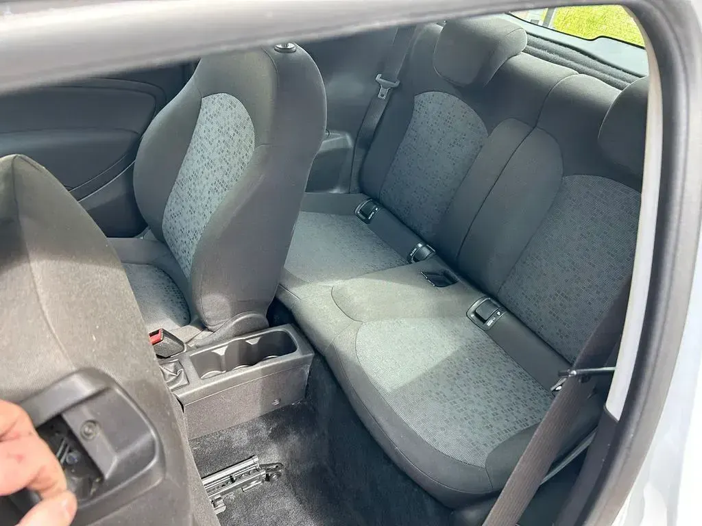 Używany Opel Adam Basis 69 KM (50 kW) 2014 Biały Hatchback