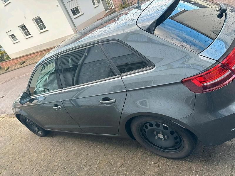 Andere farben Gebraucht 2017 Audi A3 Limousine | 17.000 € - Bild 1/4