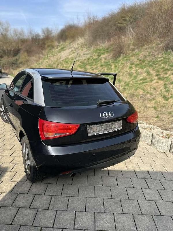 Gebraucht Audi A1 Attraction 86 PS (63 kW) 2011 Schwarz Kleinwagen