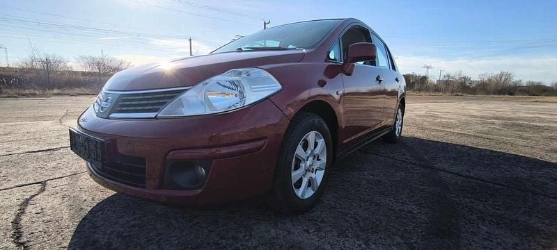 Gebraucht Nissan Tiida Acenta 110 PS (80 kW) 2008 Rot Limousine