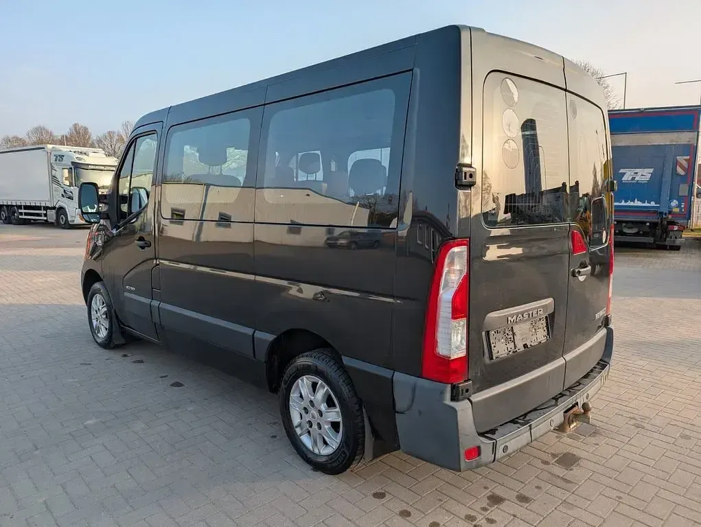 Usado Renault Master 150 HP (110 kW) 2013 Preto Carrinha