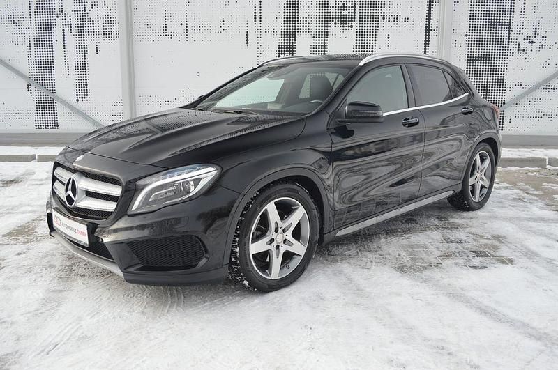 Schwarz Gebraucht 2014 Mercedes GLA220 AMG line SUV | 16.999 € (Fairer Preis) - Bild 1/4