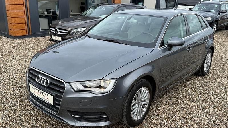 Grau Gebraucht 2015 Audi A3 Sportback Ambiente Limousine | 12.990 € (Guter Preis) - Bild 1/4