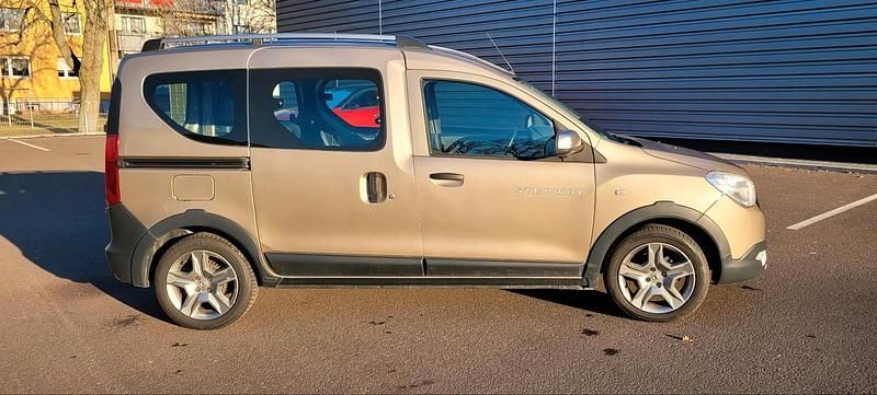 Gebraucht Dacia Dokker 95 PS (69 kW) 2019 Andere farben Van / Kleinbus