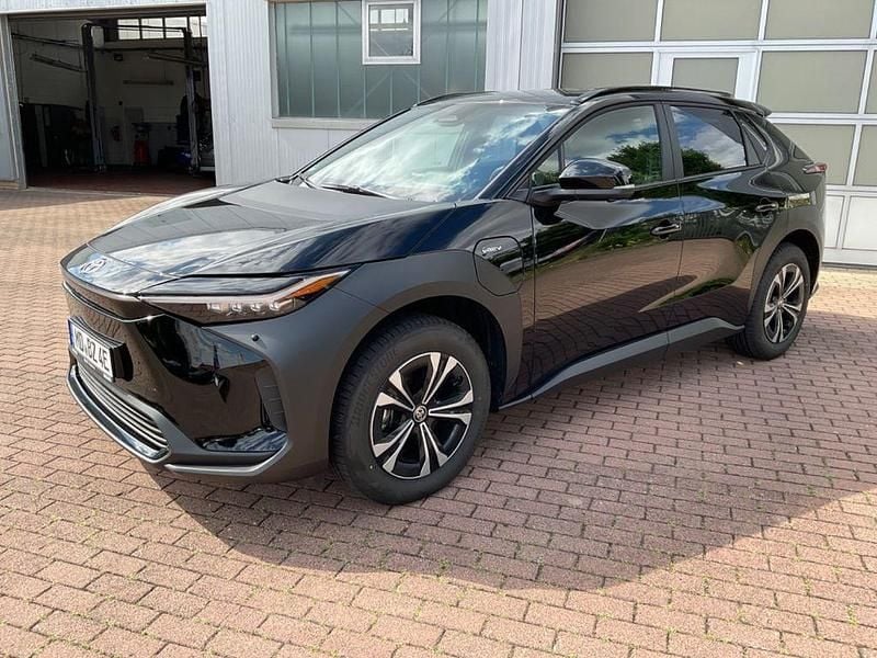 Gebraucht Toyota bZ4X Team 150 kW (204 PS) 2024 Onyxschwarz SUV