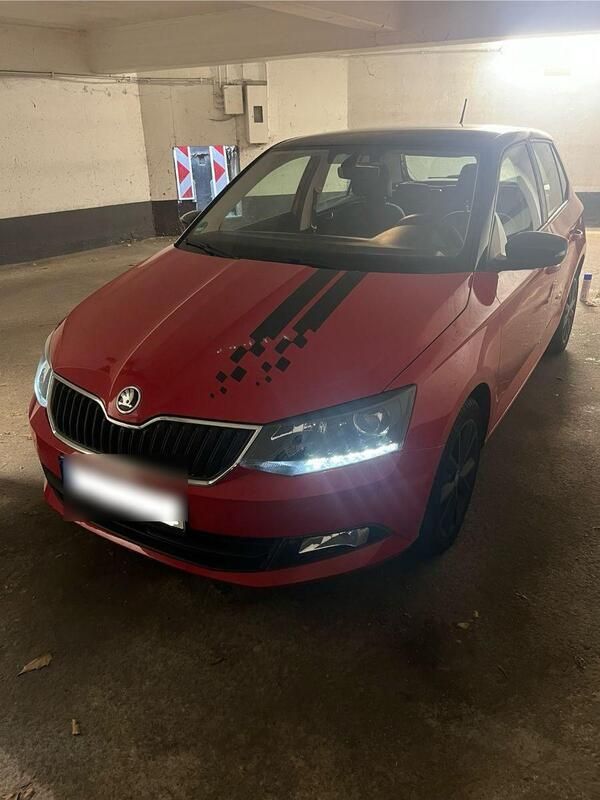Rot Gebraucht 2015 Skoda Fabia Style Kleinwagen | 10.999 € (Fairer Preis) - Bild 1/4