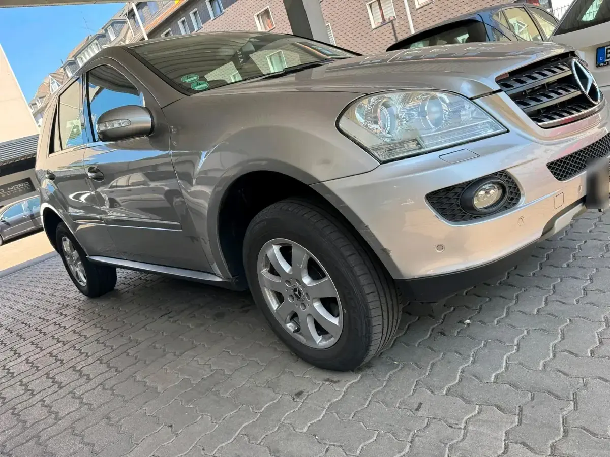 Gebraucht Mercedes ML280 190 PS (139 kW) 2007 Gold SUV