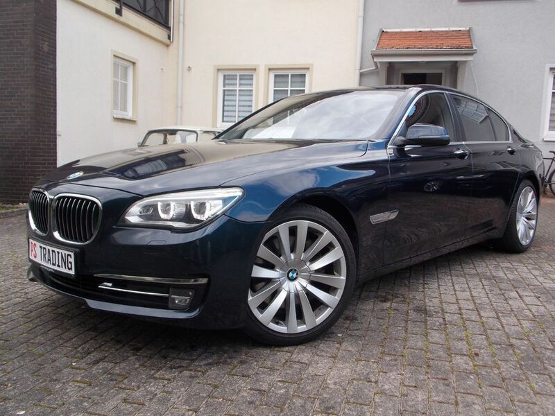 Gebraucht BMW 750 Performance 449 PS (330 kW) 2014 Blau Limousine