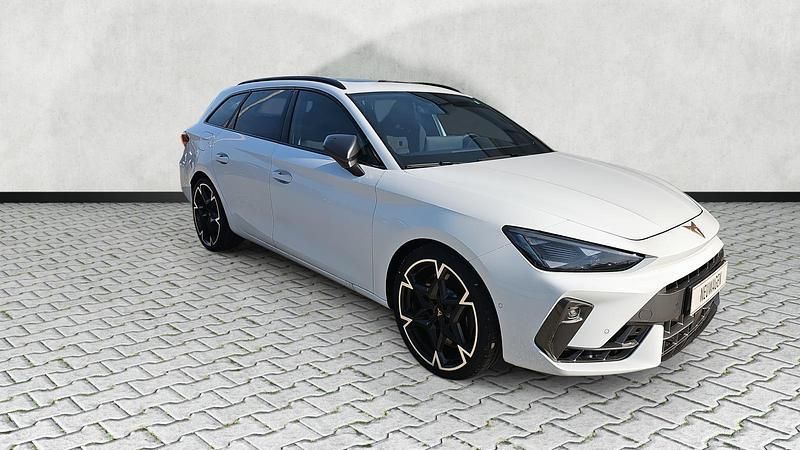 Nevadaweiß metallic Neu 2025 Cupra Leon VZ | 40.750 € (Superpreis) - Bild 1/4