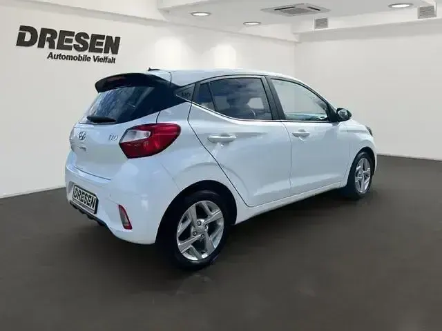 Gebraucht Hyundai i10 GO! 67 PS (49 kW) 2023 Weiss Kleinwagen