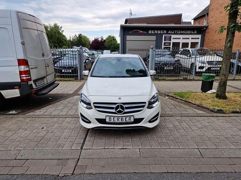 Gebraucht Mercedes B180 109 PS (80 kW) 2017 Weiß Van / Kleinbus