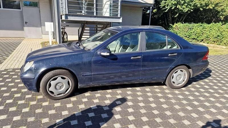 Blau Gebraucht 2000 Mercedes C200 Limousine | 500 € (Superpreis) - Bild 1/4
