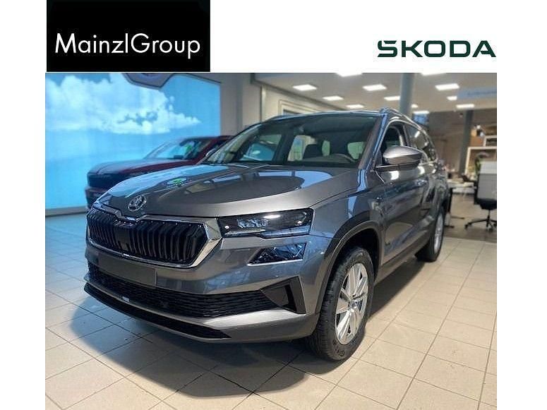 Grau Neu 2025 Skoda Karoq Drive SUV | 54.020 € - Bild 1/1