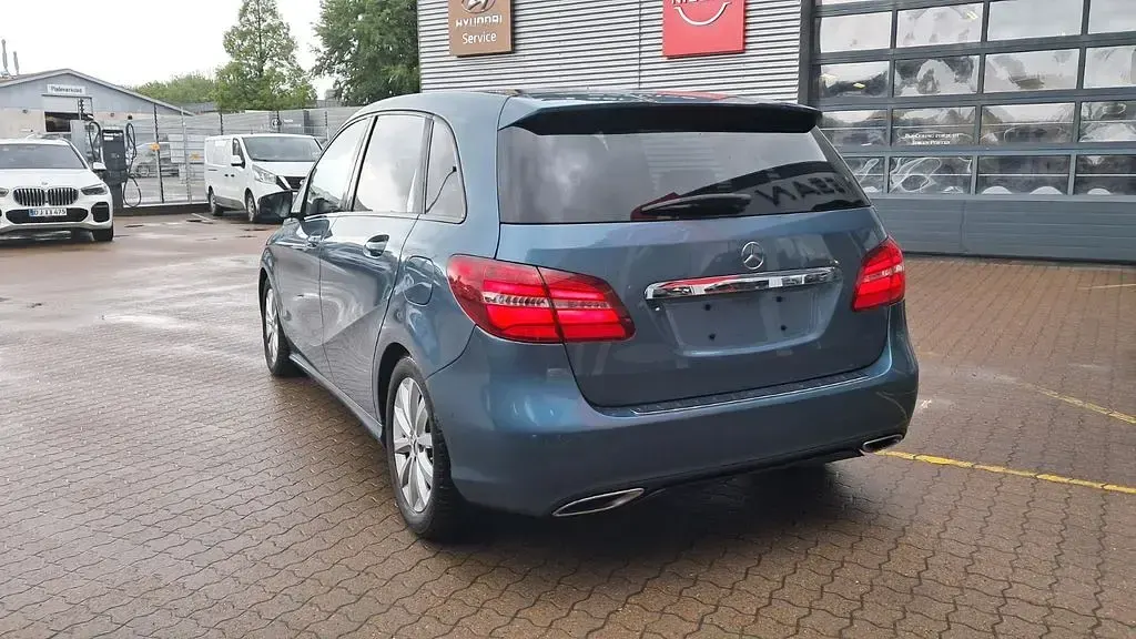 Gebraucht Mercedes B220 177 PS (130 kW) 2014 Blau Van / Kleinbus