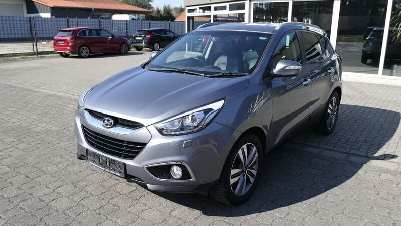 Grau Gebraucht 2015 Hyundai Tucson SUV | 8.790 € - Bild 1/4