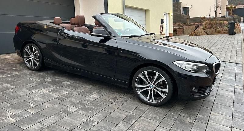 Schwarz Gebraucht 2016 BMW 218 Advantage Cabrio | 16.490 € (Fairer Preis) - Bild 1/4