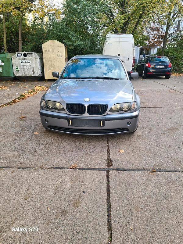 Grün Gebraucht 2003 BMW 320 Kombi | 1.599 € (Guter Preis) - Bild 1/4