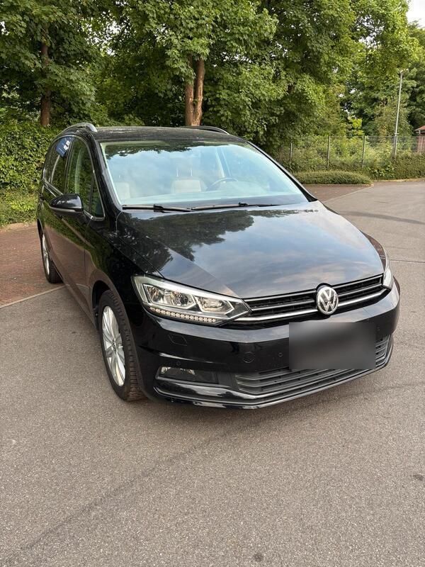 Schwarz Gebraucht 2016 VW Touran Van / Kleinbus | 14.899 € (Superpreis) - Bild 1/4