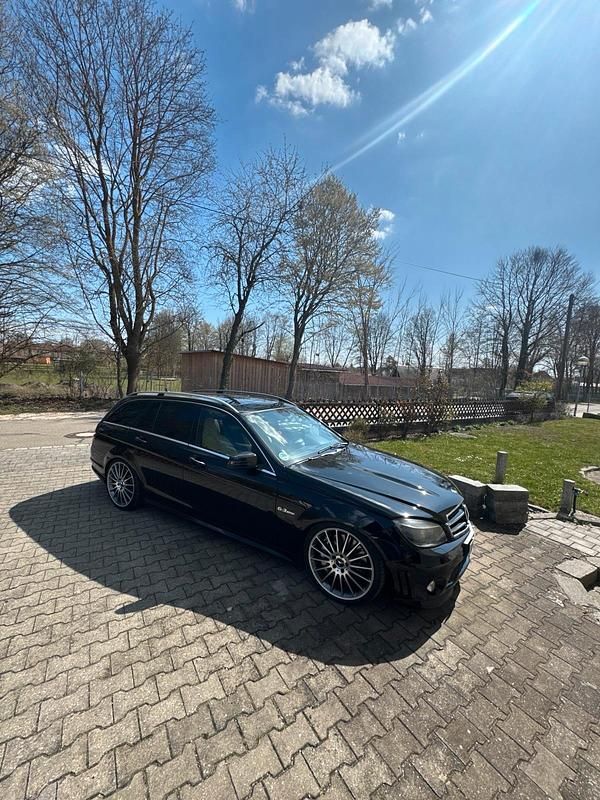 Schwarz Gebraucht 2010 Mercedes C63 AMG AMG Kombi | 29.500 € - Bild 1/4