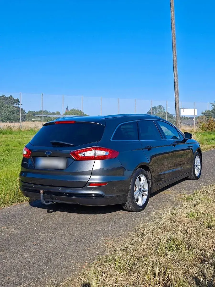 Gebraucht Ford Mondeo Titanium 160 PS (117 kW) 2017 Grau Kombi