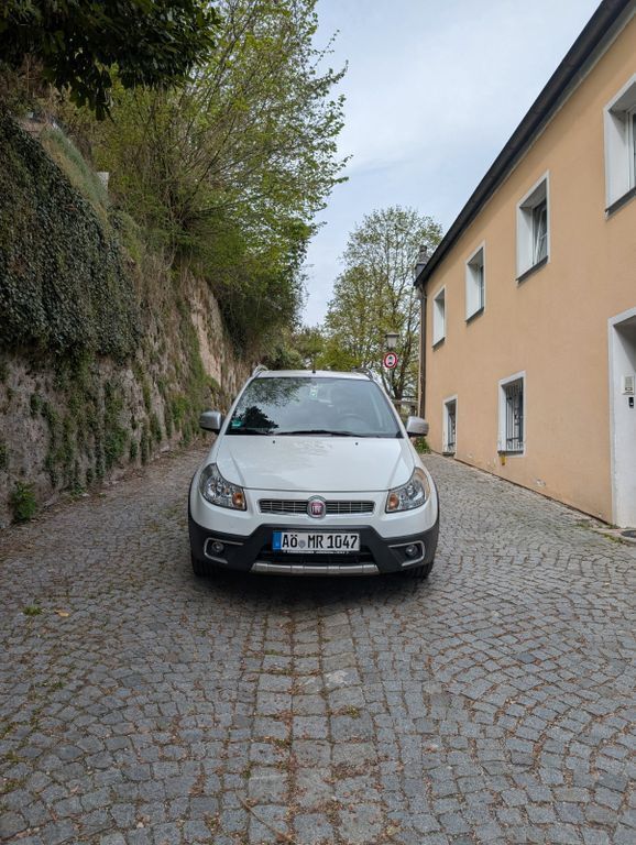 Weiß Gebraucht 2014 Fiat Sedici SUV | 5.500 € (Fairer Preis) - Bild 1/4