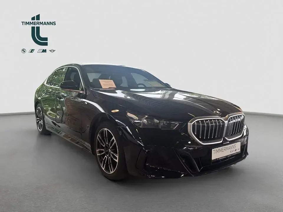 Gebraucht BMW 520 M Sport 197 PS (144 kW) 2024 Schwarz Limousine