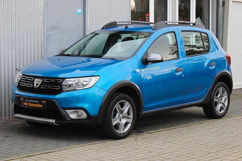 Blau Gebraucht 2019 Dacia Sandero Prestige Limousine | 8.890 € (Fairer Preis) - Bild 1/4