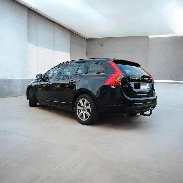Gebraucht Volvo V60 Kinetic 163 PS (119 kW) 2012 Schwarz Kombi