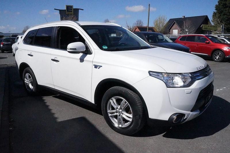 Gebraucht Mitsubishi Outlander P-HEV Plus 121 PS (88 kW) 2015 SUV