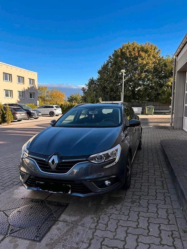 Grau Gebraucht 2018 Renault Mégane GrandTour Kombi | 12.300 € (Fairer Preis) - Bild 1/4