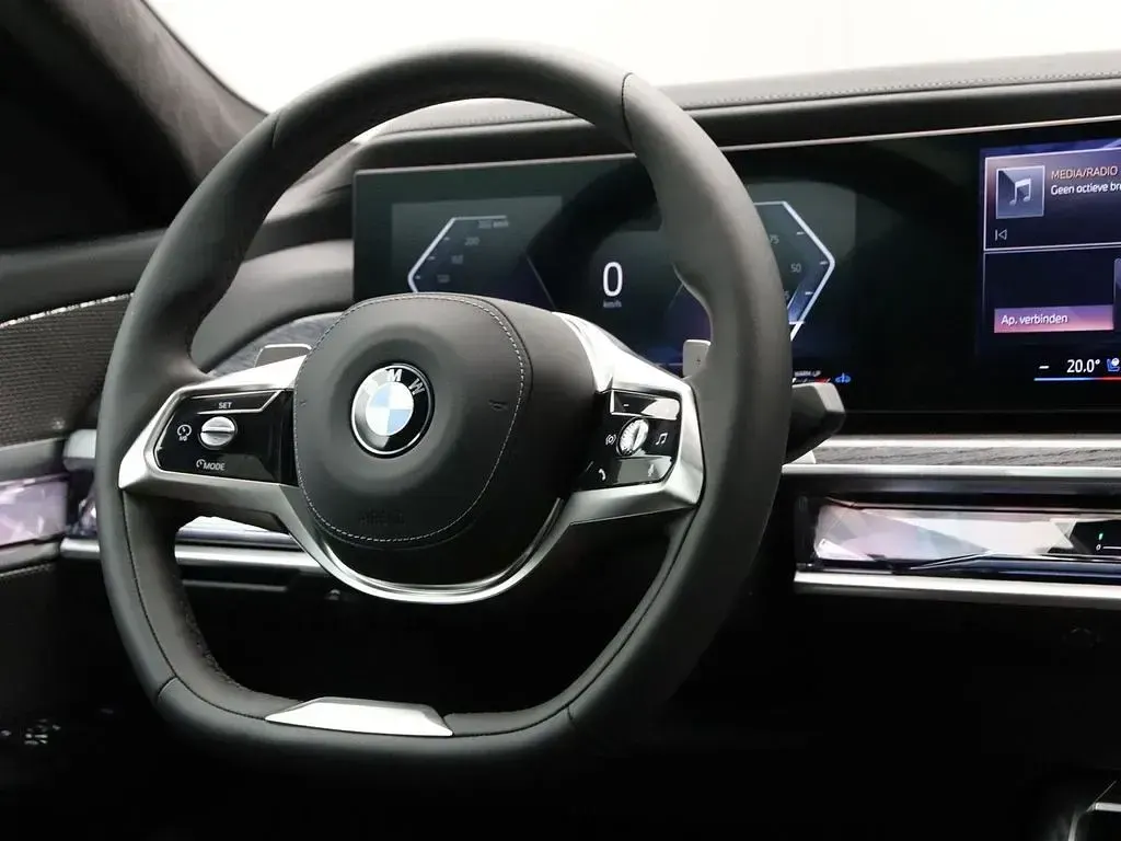 Gebraucht BMW 740 286 PS (210 kW) 2025 Grau Limousine