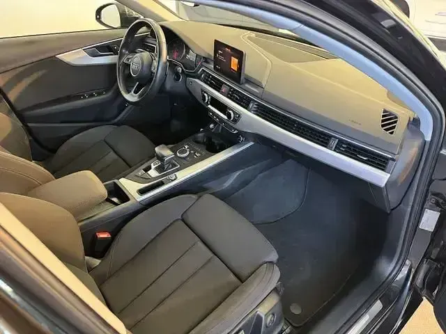Gebraucht Audi A4 Sport 210 PS (154 kW) 2019 Manhattangrau Kombi