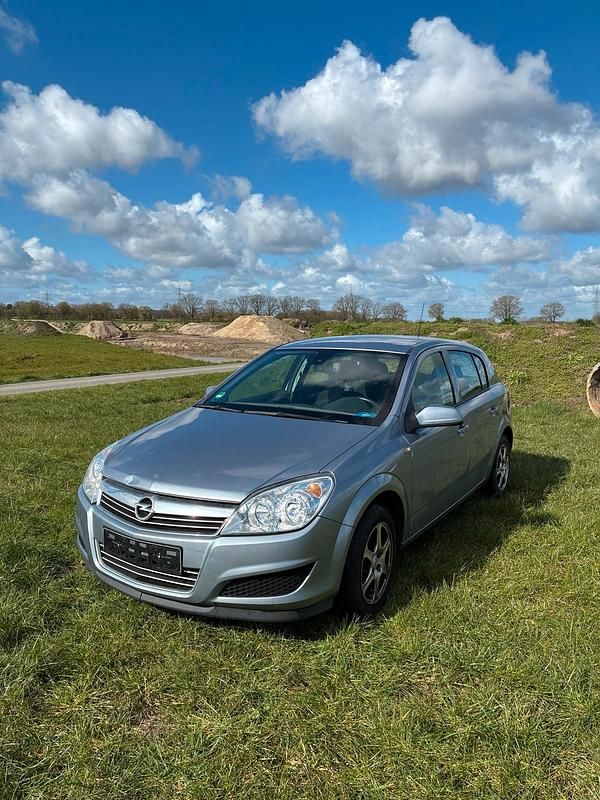 Gebraucht Opel Astra 90 PS (66 kW) 2009 Grau Coupé
