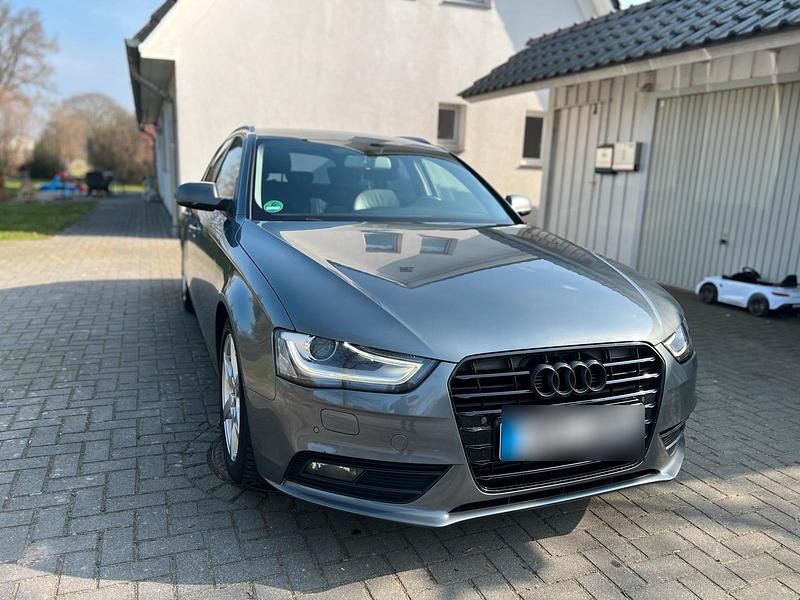 Gebraucht Audi A4 143 PS (105 kW) 2012 Grau Kombi