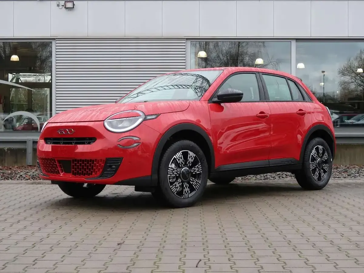 Neu Fiat 600 Business 110 PS (80 kW) 2025 Cappuccino beige SUV