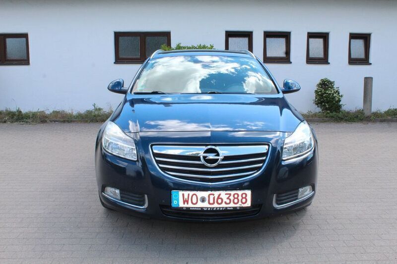 Blau Gebraucht 2012 Opel Insignia Sport Kombi | 2.980 € (Superpreis) - Bild 1/4