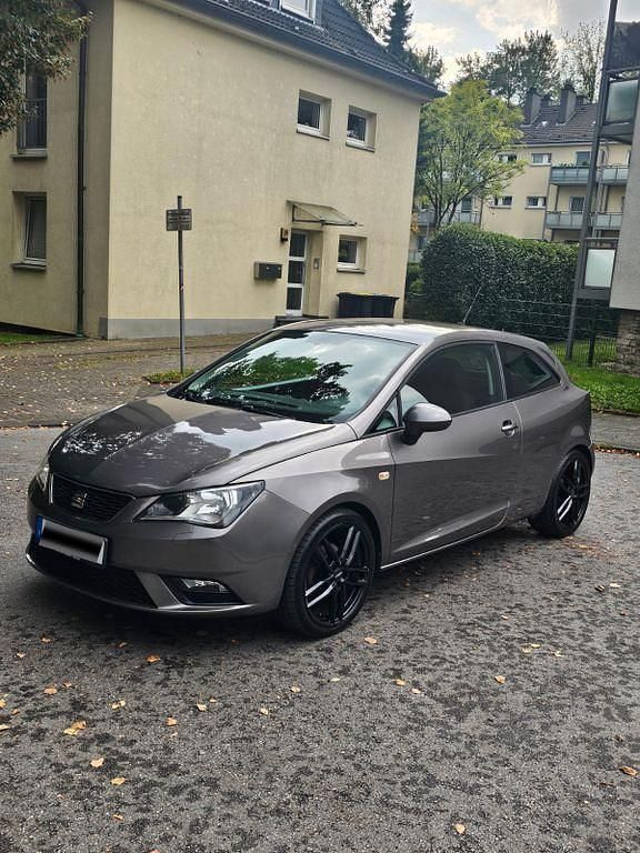 Braun Gebraucht 2015 Seat Ibiza Kleinwagen | 5.999 € (Guter Preis) - Bild 1/4