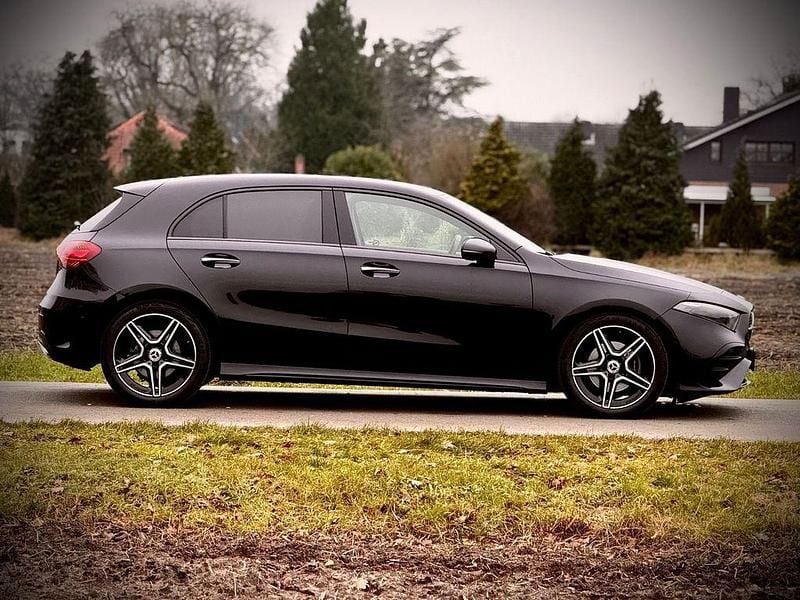 Gebraucht Mercedes A200 AMG 163 PS (119 kW) 2024 Schwarz Limousine