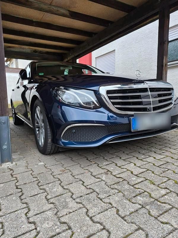 Blau Gebraucht 2018 Mercedes E220 Exclusive Limousine | 24.999 € (Superpreis) - Bild 1/4