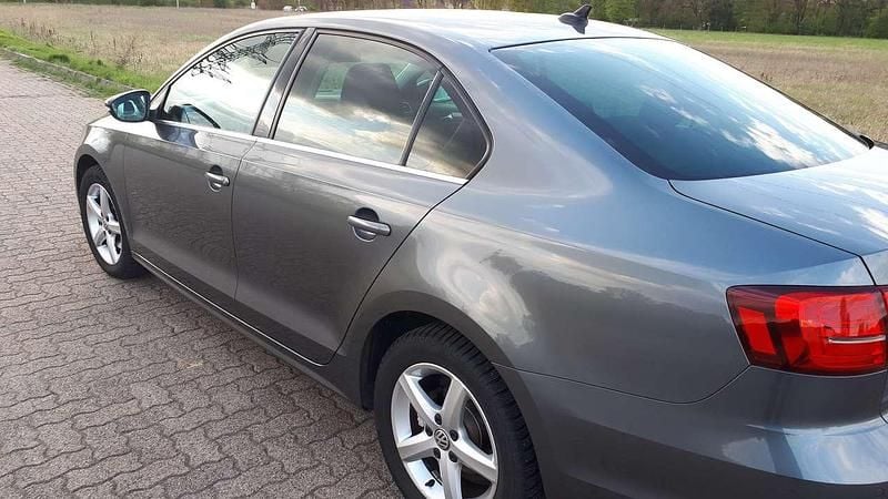 Second-hand VW Jetta 125 CP (91 kW) 2015 Gri Berlinǎ