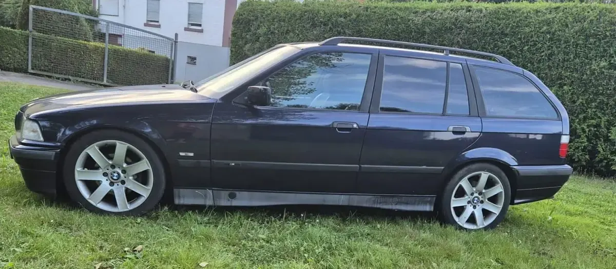 Gebraucht BMW 320 Basis 150 PS (110 kW) 1998 Blau Kombi