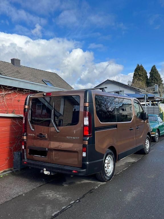Gebraucht Renault Trafic 145 PS (106 kW) 2017 Braun Van / Kleinbus