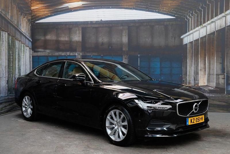 Gebraucht Volvo S90 Momentum 190 PS (139 kW) 2017 Schwarz Limousine