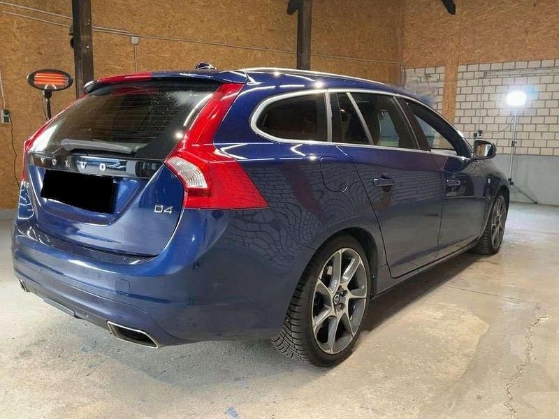 Gebraucht Volvo V60 Ocean Race 181 PS (133 kW) 2015 Ocean blue ii / metallic Kombi