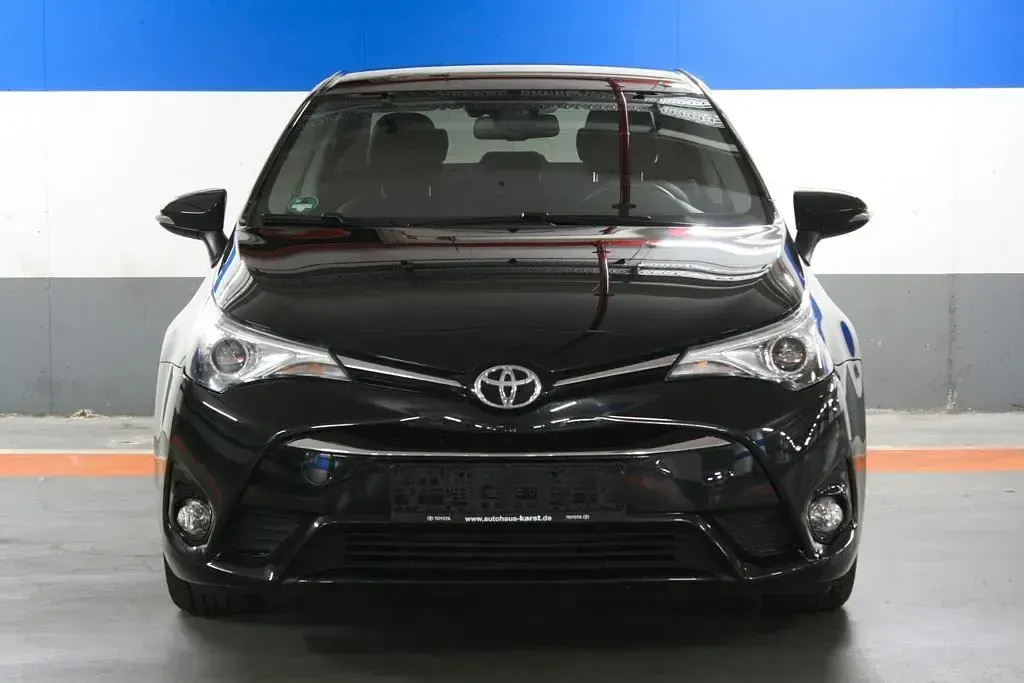 Gebraucht Toyota Avensis Edition 147 PS (108 kW) 2015 Mysticschwarz / night time bla (metallic) Limousine
