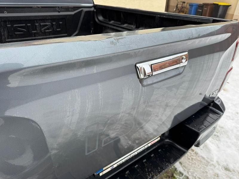 Gebraucht Isuzu D-Max 163 PS (119 kW) 2021 Grau Abholung